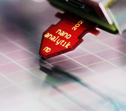 Active-probe AFM cantilever chip by nano analytik positioned above a sample surface