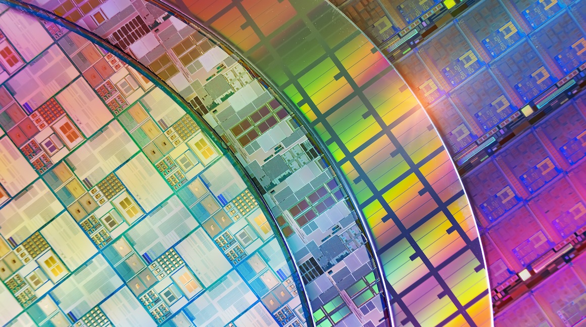Silicon wafers used in semiconductor metrology